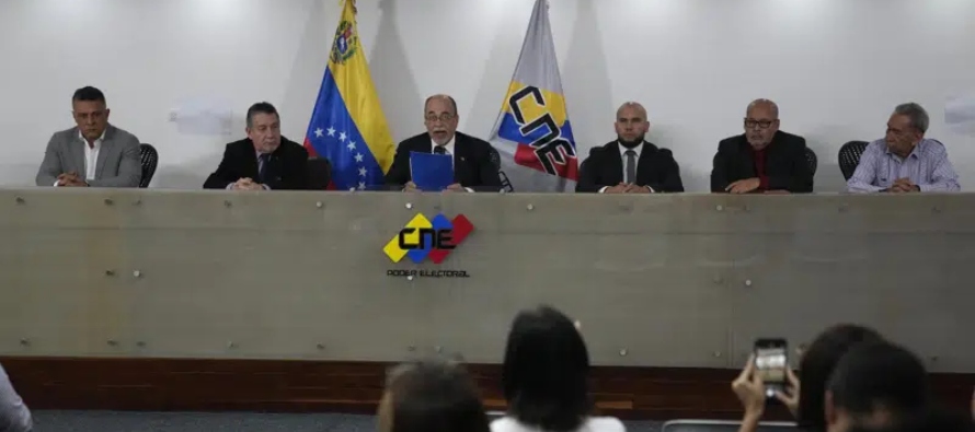 Tras aceptar las renuncias de los directivos oficialistas, Rodríguez acotó que...