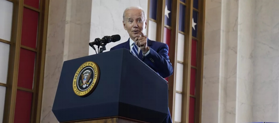 Biden dice que su filosofía económica es lo opuesto a un enfoque republicano que...