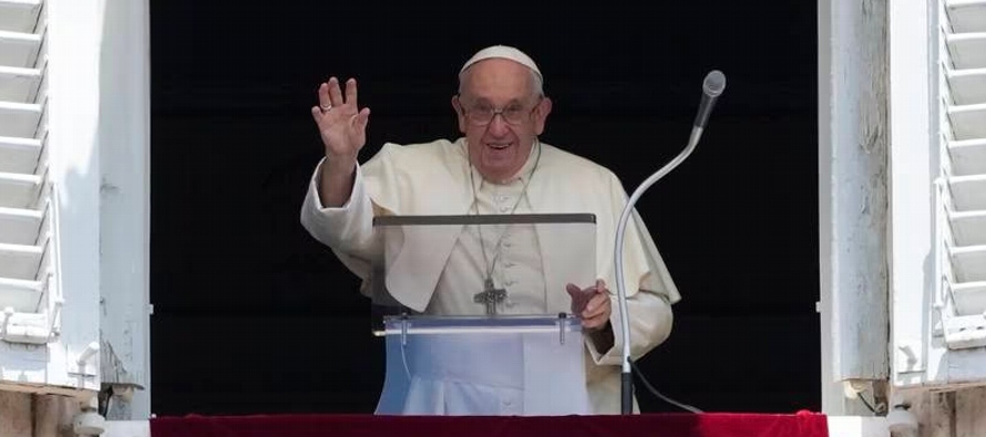 El Vaticano difundió el miércoles una carta en la que el papa anunció que la...