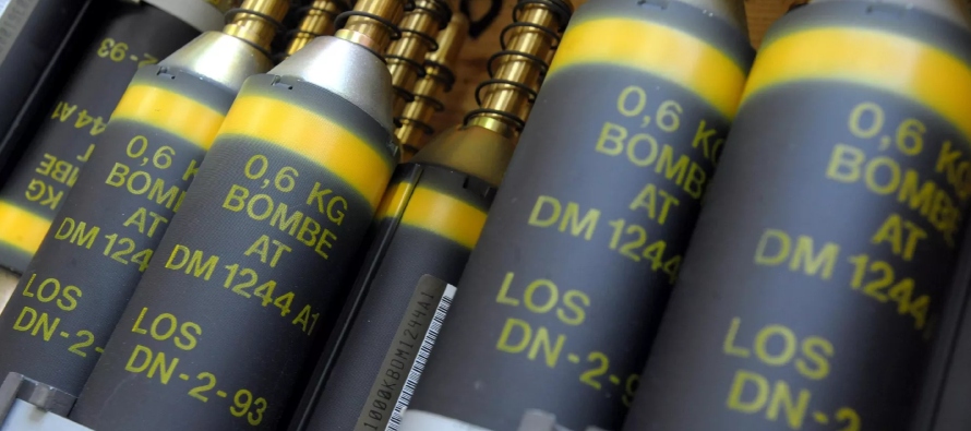 Estados Unidos reconoce que el uso de este tipo de municiones supone riesgos para la...