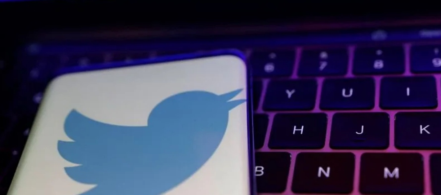 Twitter presentó el jueves una solicitud ante un tribunal estadounidense para poner fin a...