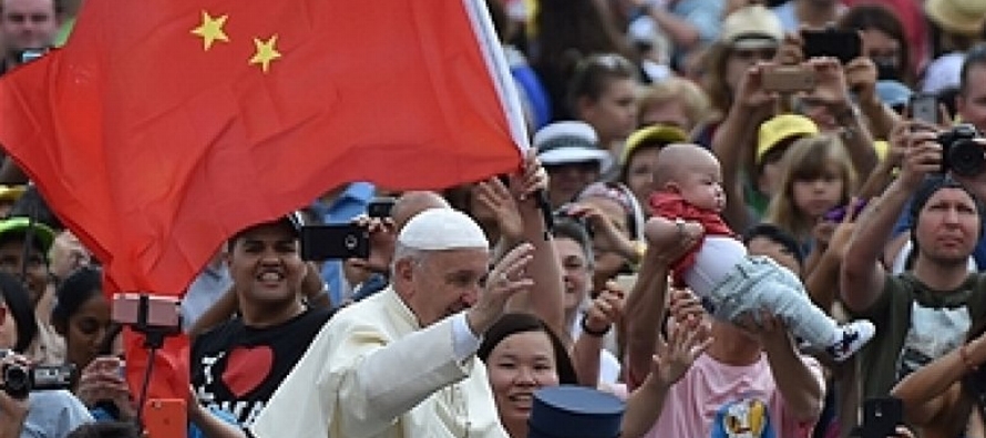 El papa Francisco cedió el sábado al nombramiento unilateral por China de un nuevo...