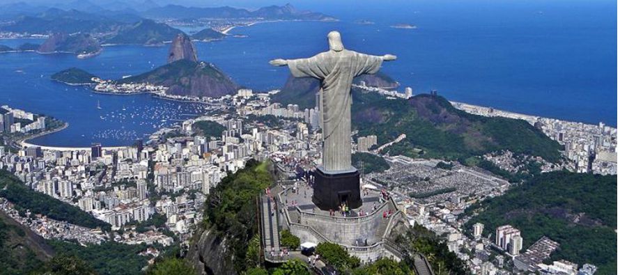 El Cristo Redentor de Río de Janeiro proyectó este sábado el Reloj...