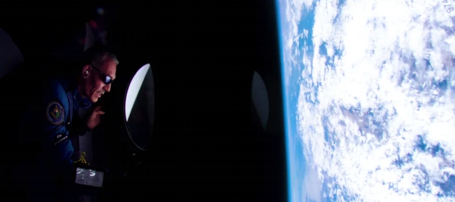 Virgin Galactic lanzó este jueves su segundo vuelo comercial suborbital, el Galactic 02, con...