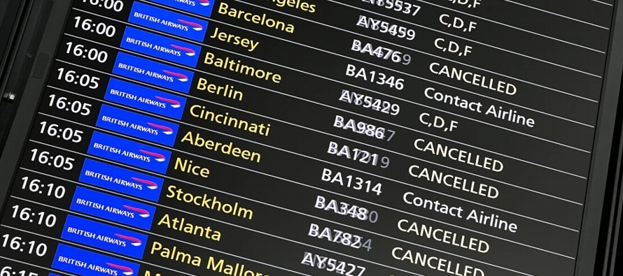 Docenas de vuelos fueron cancelados en Heathrow, el aeropuerto más transitado de Europa, que...
