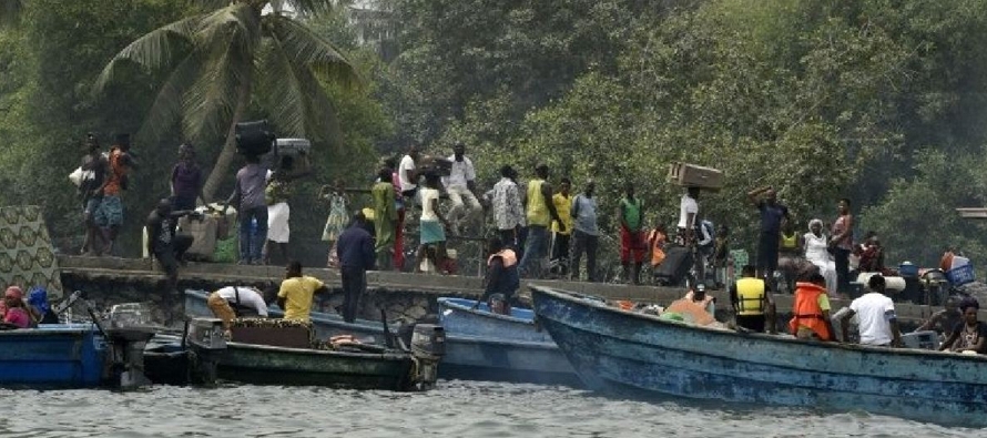 La embarcación se hundió en el río Níger el domingo en la mañana...