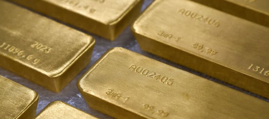 El oro al contado subía un 0,4% a 1.917,49 dólares la onza a las 1031 GMT, tras haber...