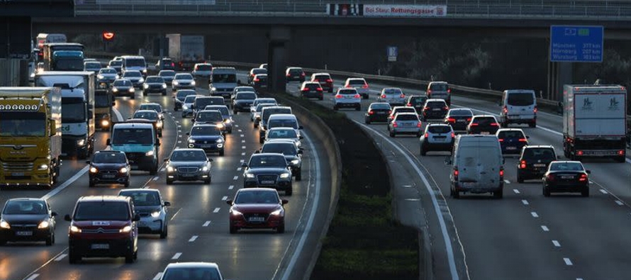 Está previsto que en 2035 se prohíba en la UE la venta de coches nuevos que emitan...