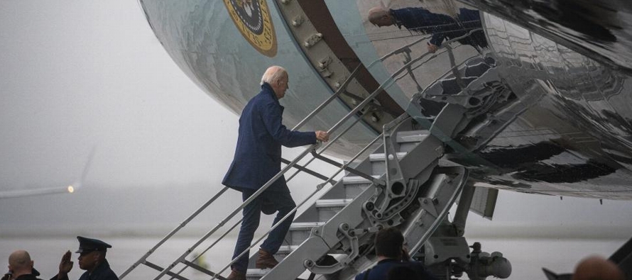 Biden llegó a Detroit hacia las 12.00 hora local (16.00 GMT) y fue recibido en el aeropuerto...