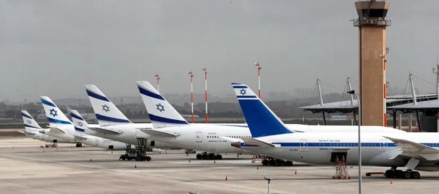 American Airlines suspendió el martes todos sus vuelos hacia y desde Tel Aviv hasta el 4 de...