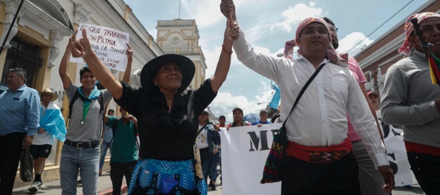 Un total de 120 carreteras permanecen sin paso en todo el territorio guatemalteco, de acuerdo a...