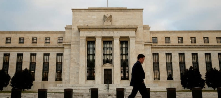 El funcionario advirtió además que la política monetaria de la Fed sigue...