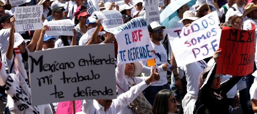 "En distintos momentos", cuenta Burgoa, "López Obrador se ha mostrado reacio...
