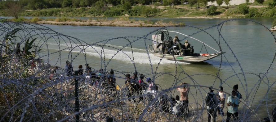 La autoridad para regular la migración recae principalmente en el gobierno federal, y los...
