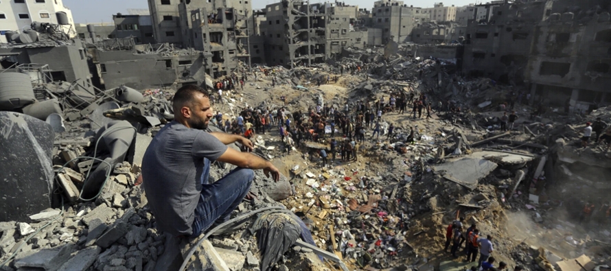 Más de 3,700 menores palestinos han muerto en 25 días de combates y las bombas han...