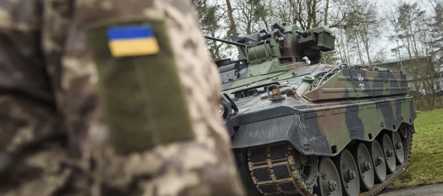 Alemania se ha convertido en uno de los principales proveedores militares de Ucrania desde que...