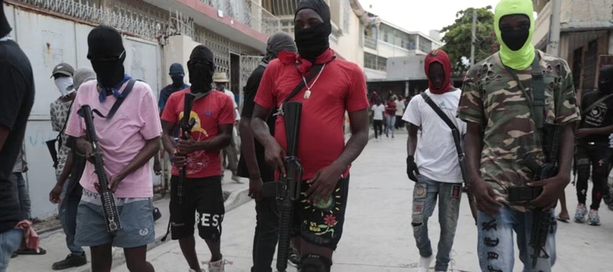 La violencia ha escalado en Haití, donde una pandilla fuertemente armada rodeó el...