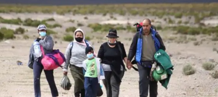 Chile inició a mediados de año el empadronamiento de más de 190,000 migrantes...
