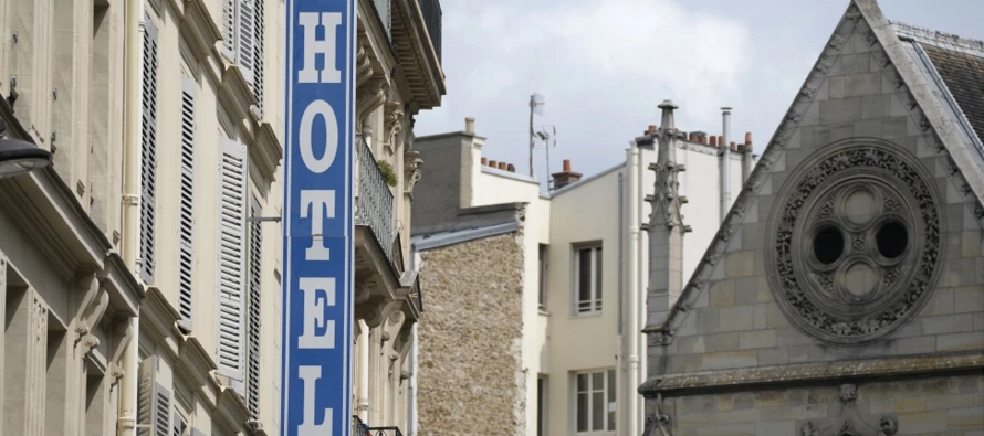 La ministra de Turismo, Olivia Gregoire, dijo el miércoles que los 1,600 hoteles en la...