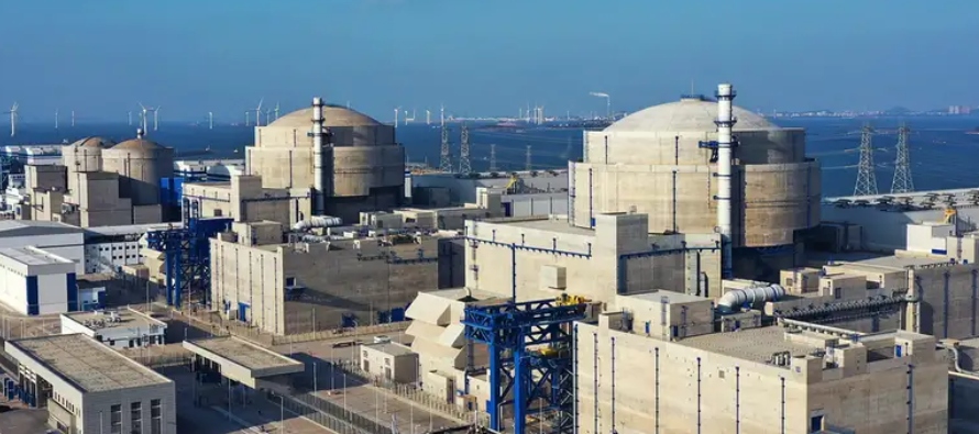 Los partidarios de la energía nuclear afirman que desempeña un papel vital como...