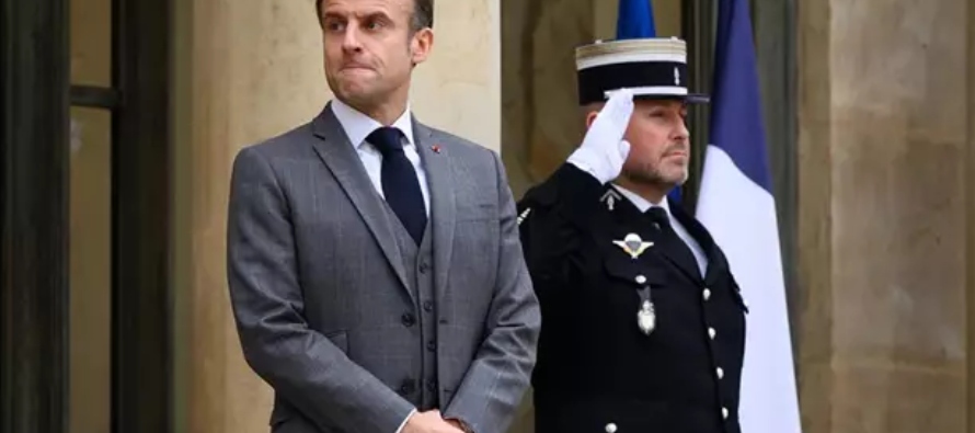 "Tener responsabilidades significa tomar decisiones", ha manifestado un Macron que ha...