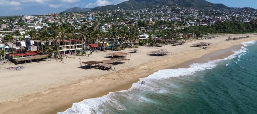 La desolación la ilustra la playa de Pie de la Cuesta, en la zona poniente de Acapulco, uno...
