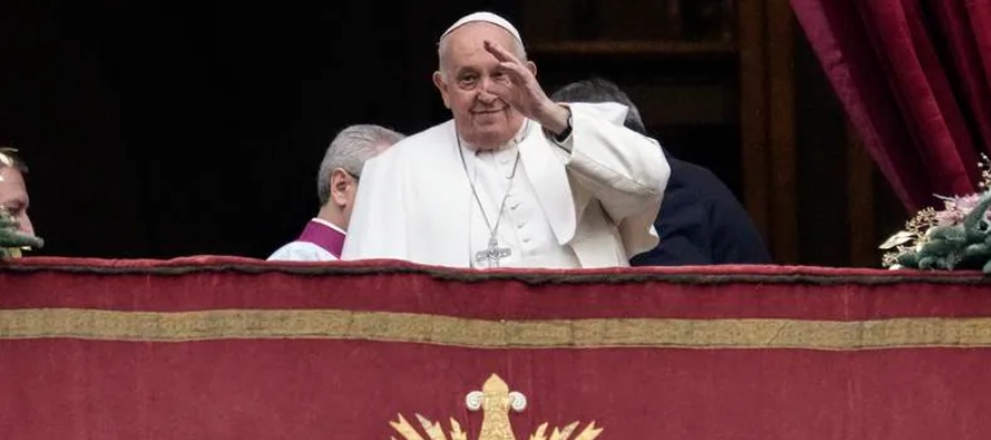 Pese a su reciente bronquitis, el Papa de 87 años parecía aguantar bien su...
