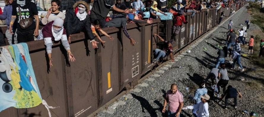 Este flujo es incesante y solo en noviembre llegaron a la frontera casi 250,000 personas, 40,000...