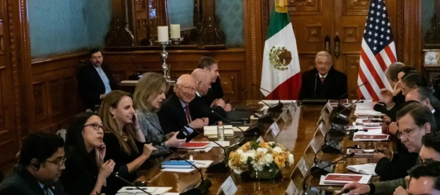 López Obrador dijo antes de la reunión que México estaba “ayudando...