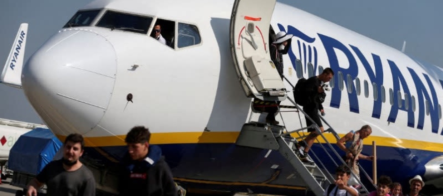La aerolínea transportó 12,5 millones de pasajeros en diciembre, un 9% más que...