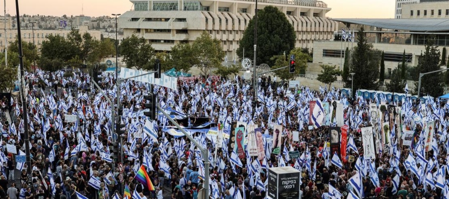 Pese a las protestas, en julio de 2023, la Knesset aprobó un primer paso hacia la reforma...