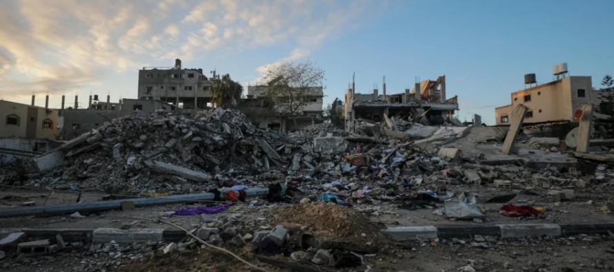 Actualmente, Israel calcula que 130 personas hechas rehenes el 7 de octubre siguen cautivas en la...