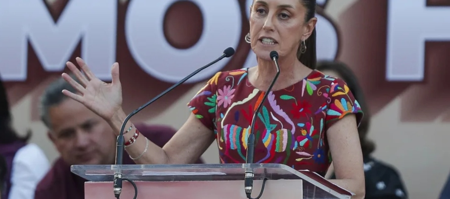La candidata presidencial del oficialismo mexicano, Claudia Sheinbaum, redujo su ventaja a 16...