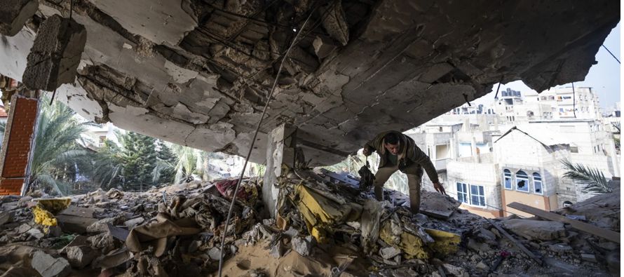 Israel ha llevado a cabo ataques aéreos en Rafah casi a diario, incluso después de...
