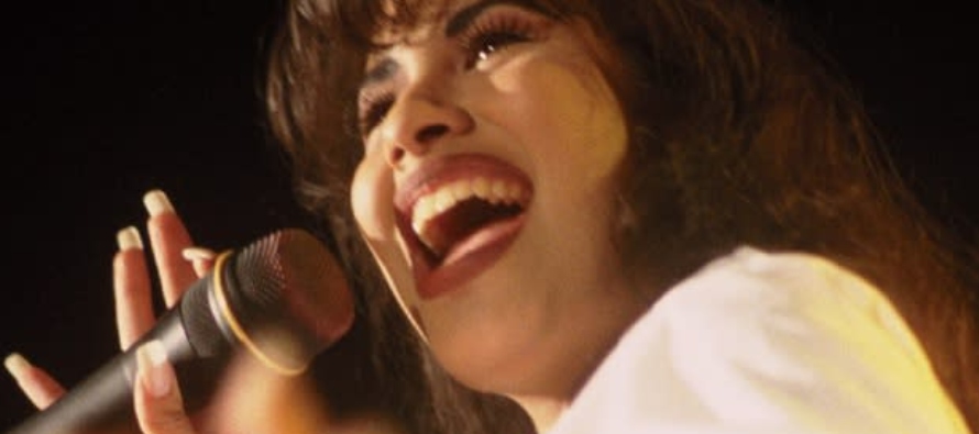 Selena permanece como una de las artistas latinas que más discos ha vendido en todo el mundo...