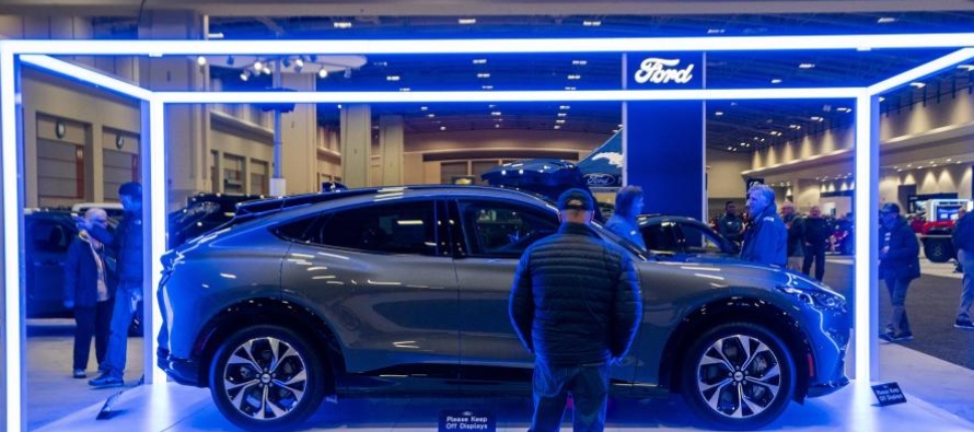 Para recuperar las ventas, Ford rebajó el precio del modelo básico del Mustang Mach-E...