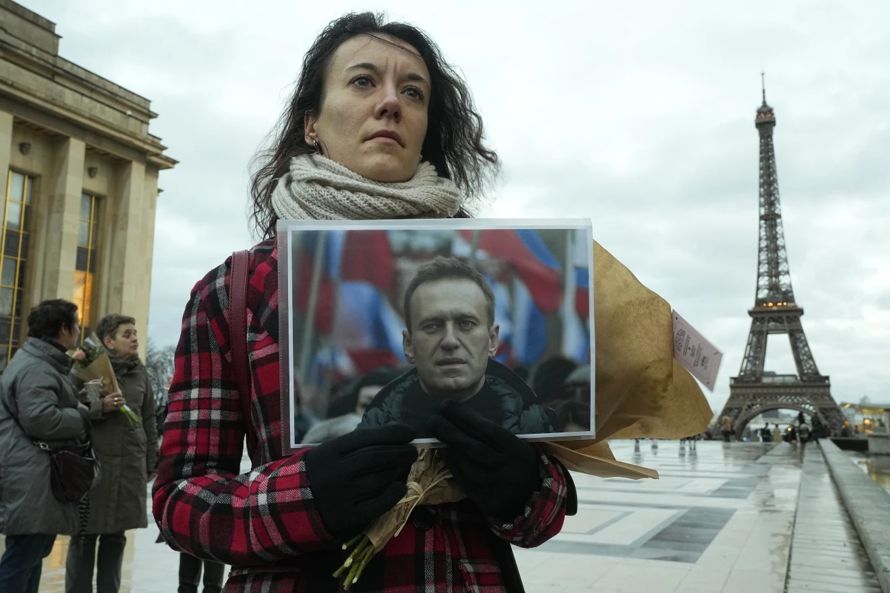 La madre de Navalny dijo el jueves que ya pudo ver el cadáver de su hijo y que está...