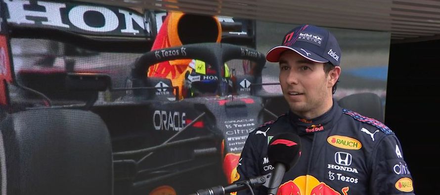 Su competidor más cercano, Daniel Ricciardo, está en el sótano con el RB. La...