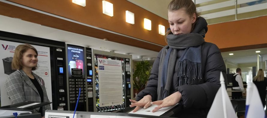 Rusia votaba el sábado en la segunda jornada de unas elecciones destinadas a formalizar...