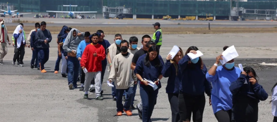 Estados Unidos ha retornado a Guatemala 18.437 migrantes por medio de 154 vuelos mientras que...