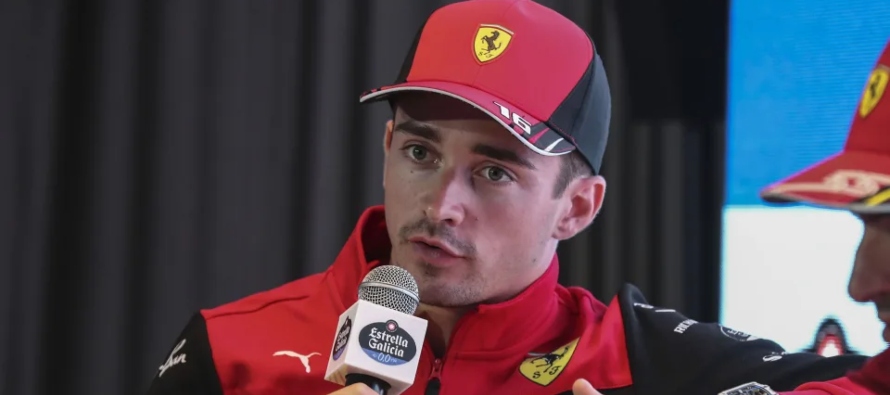 Leclerc logró el mejor crono de la jornada en la segunda sesión, en la que todos...