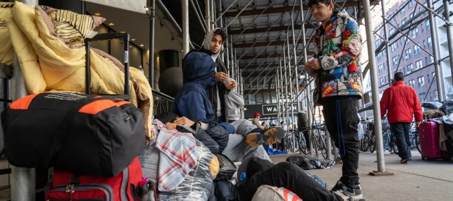 El mes pasado, las autoridades reportaron 140.644 detenciones de migrantes que intentaron cruzar...