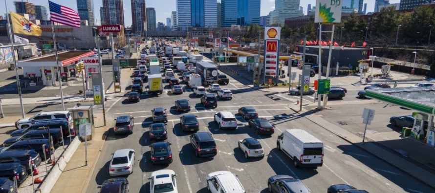Nueva York cobrará peaje de 15 dólares por vehículo a fin de combatir el congestionamiento