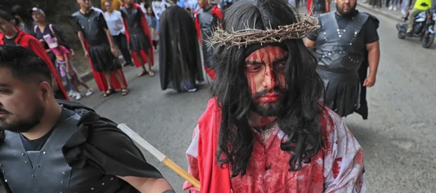 En San Pedro Sula, norte del país, su arzobispo, Miguel Lenihan, abogó por la...