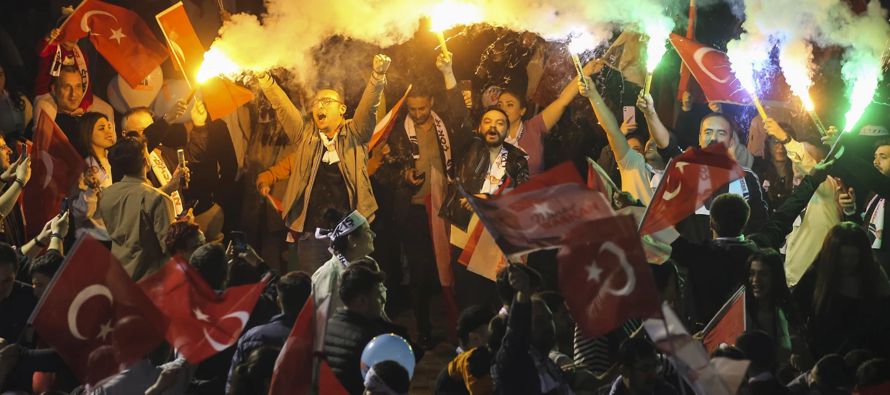 El CHP iba al frente en 36 de las 81 provincias de Turquía, según los resultados...