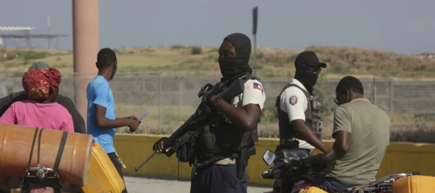 La Policía Nacional de Haití recuperó un carguero lleno de arroz que...