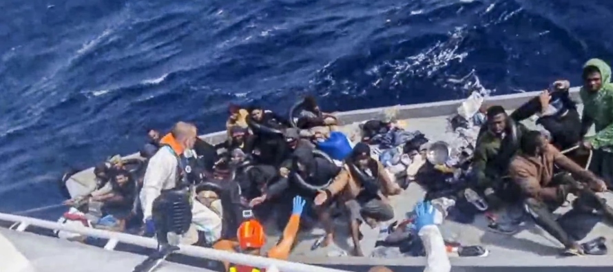 Los sobrevivientes indicaron que el bote, de casco de acero, había salido de Sfax,...