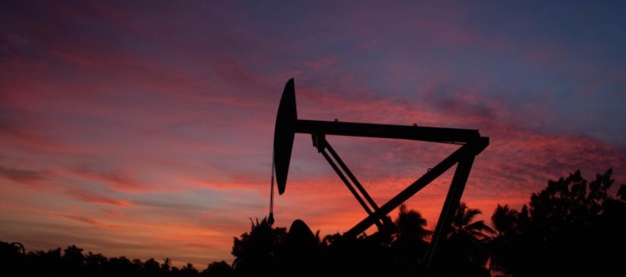 El petróleo de Texas baja un 3.13 %, hasta 82.69 dólares el barril