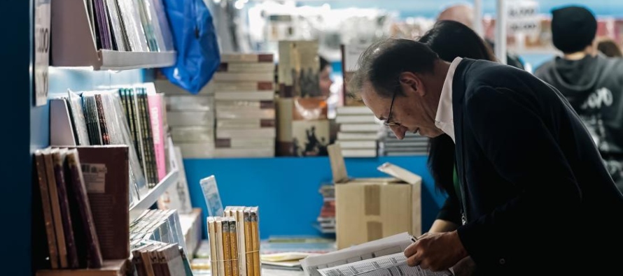La Feria del Libro de Buenos Aires arranca con vítores a la cultura y abucheos a Milei