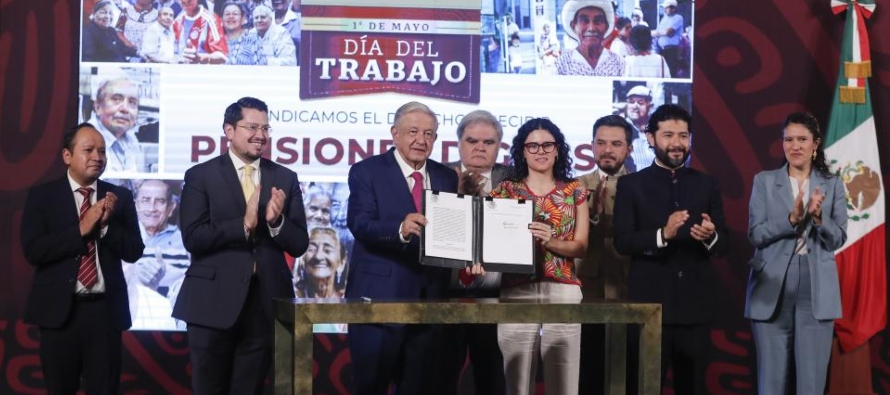 López Obrador firma el decreto que da vida al nuevo fondo de pensiones en México